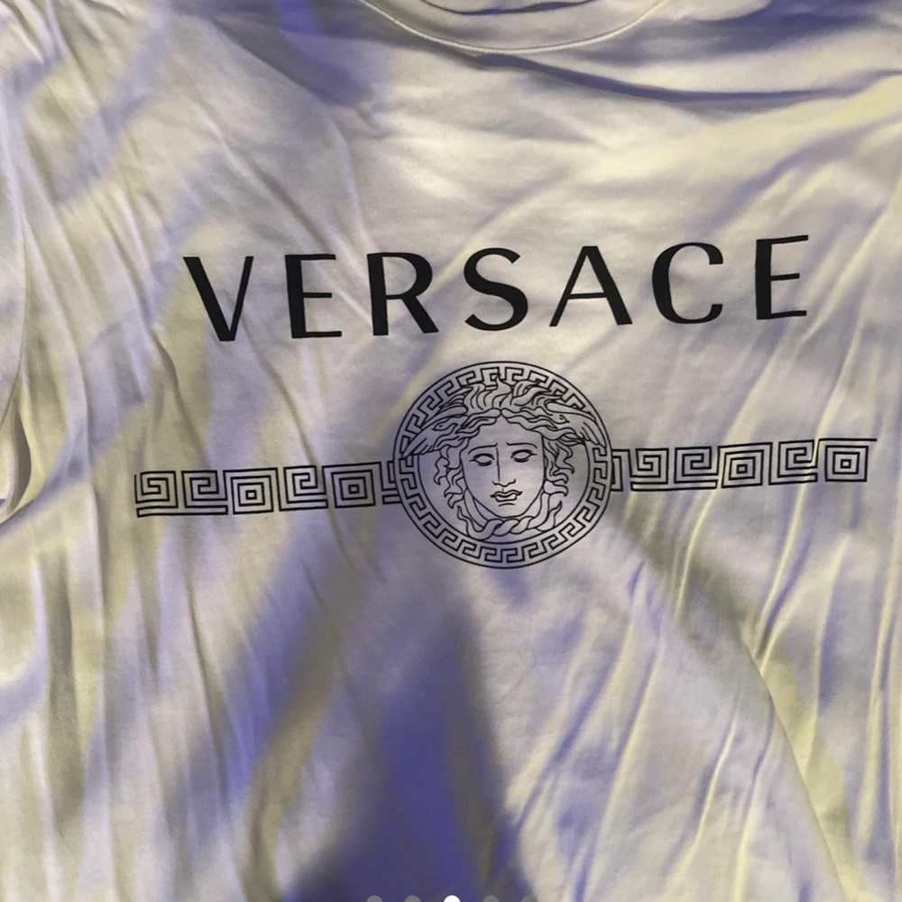 Versace - Picture 2 of 4